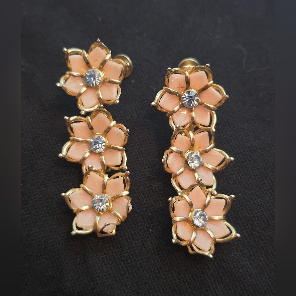 Vintage pink flower drop screw on earrings